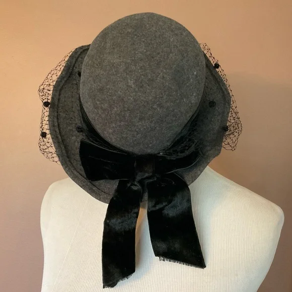 Liz Claiborne | Accessories | Vintage Liz Claiborne Wool 
